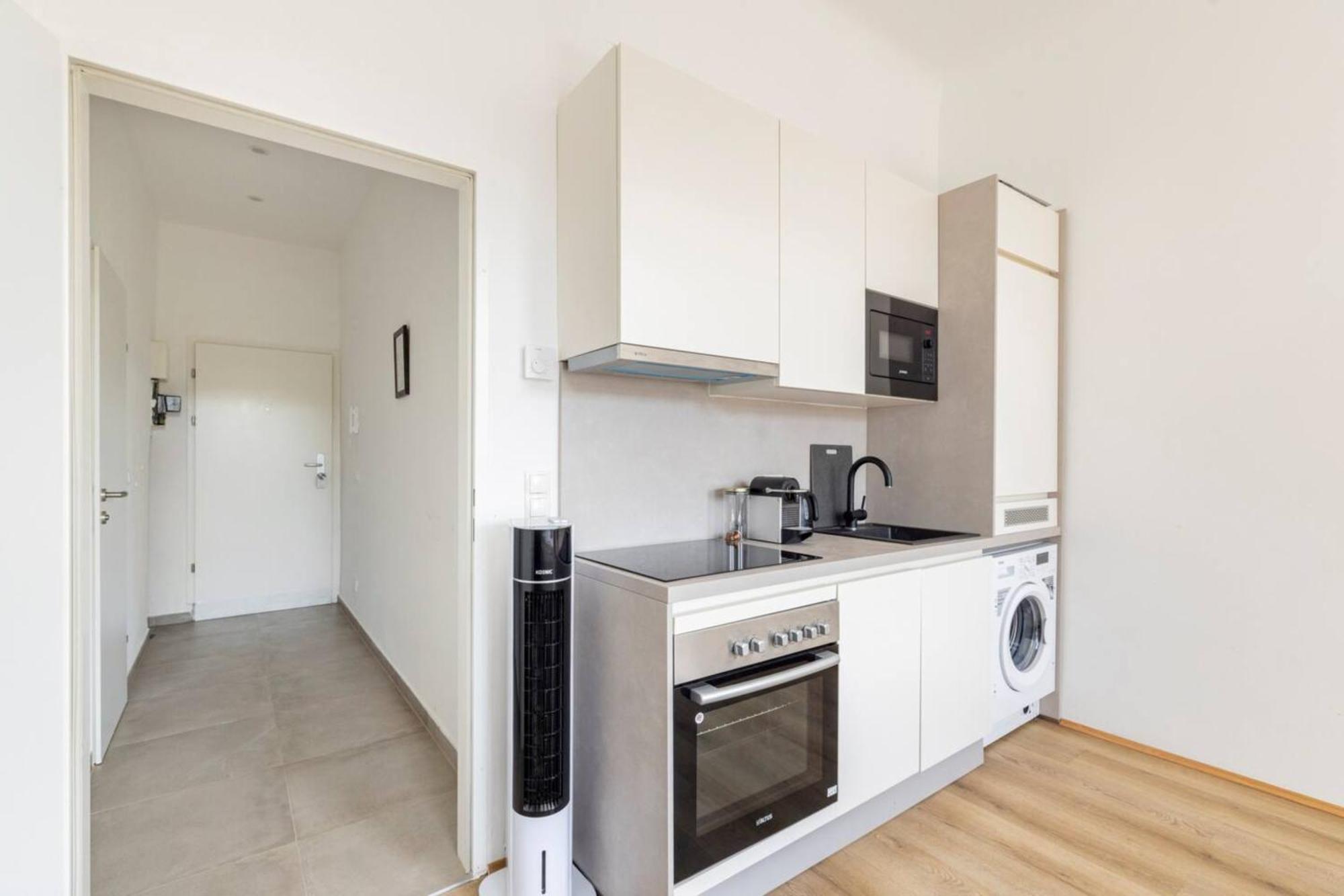 Apartment Near Schoenbrunn & Metro Вена Экстерьер фото