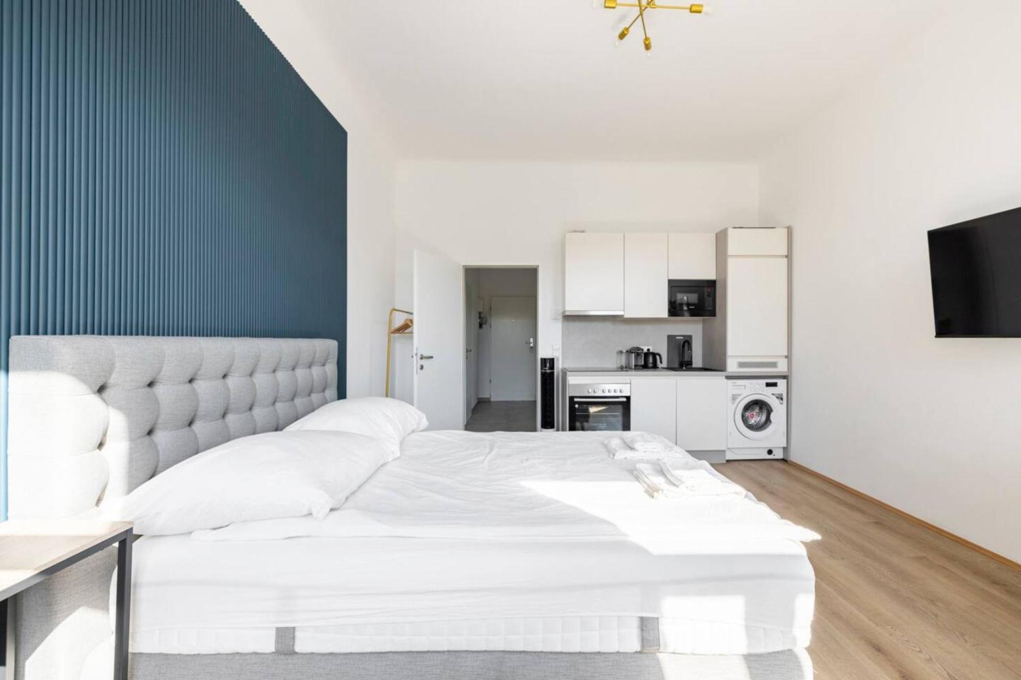 Apartment Near Schoenbrunn & Metro Вена Экстерьер фото